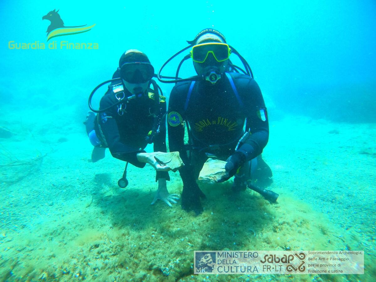 Importante scoperta archeologica nelle acque dell’isola di Ponza: rinvenute delle lastre di terracotta di epoca romana. - 