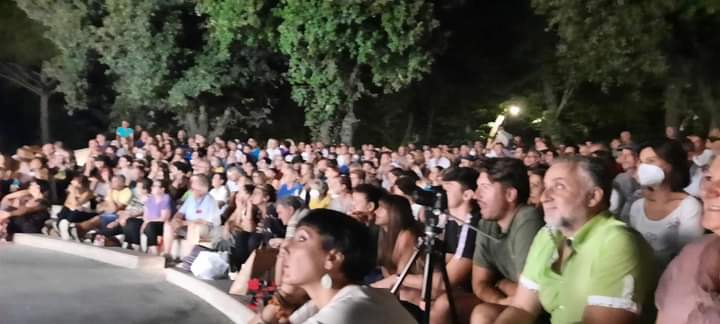 lo spettacolo di cabaret dialettale dei "Grezzi Per Caso"