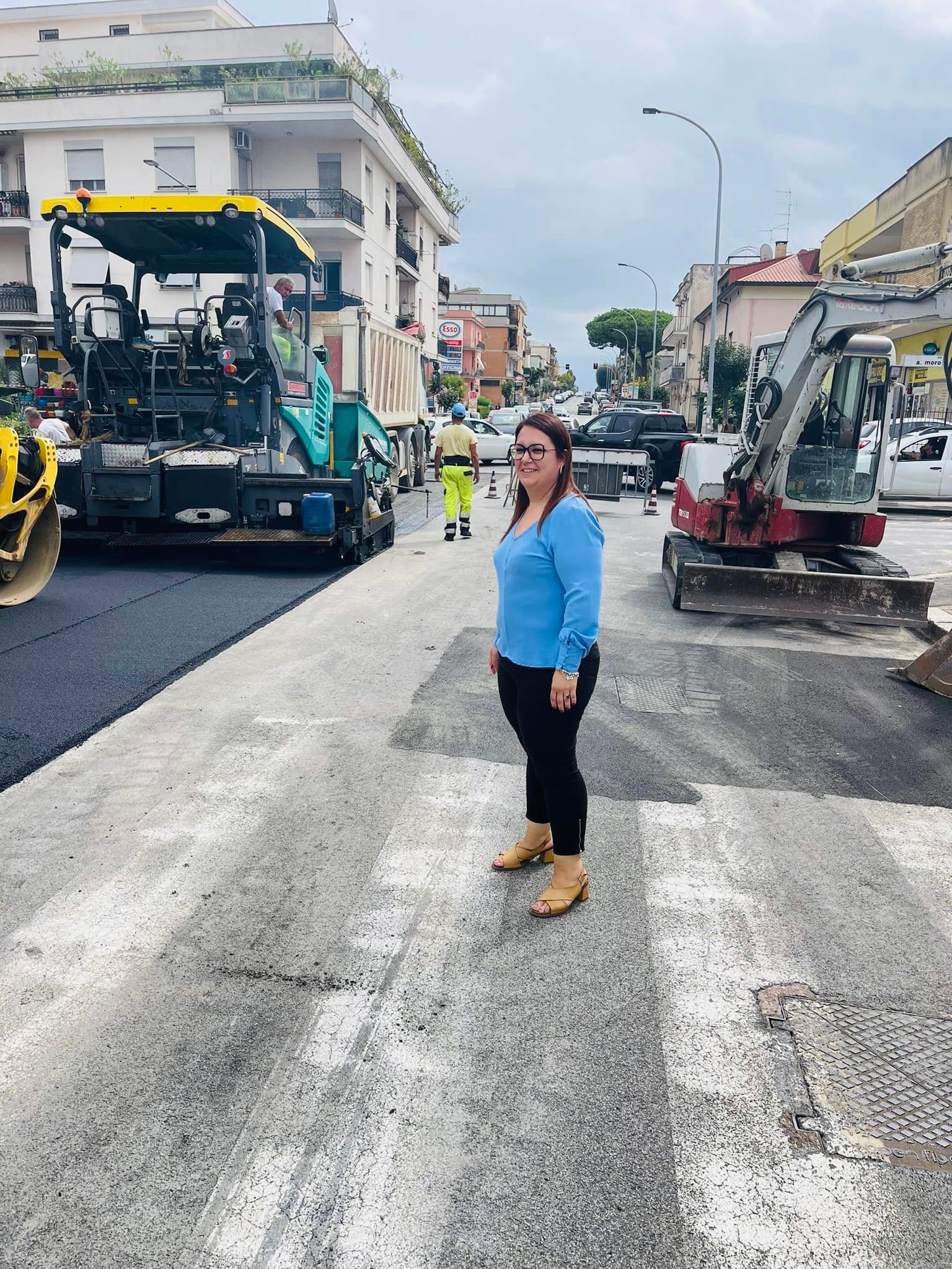 Luana Caporaso durante un sopralluogo in via Matteotti, ad Aprilia