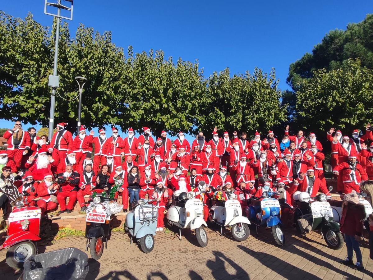 Un tripudio di Babbo Natale in Vespa. Domenica 11 dicembre ad Aprilia - 