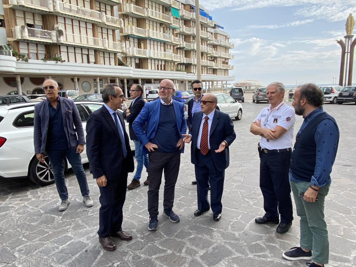 Nettuno - Sopralluogo del Commissario Strati a Cretarossa - 