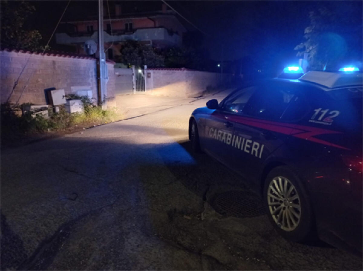 ARDEA - Completamente ubriaco, dà fuoco alla porta di casa dei vicino dove la moglie ed i figli si erano andati a rifugiare. - 