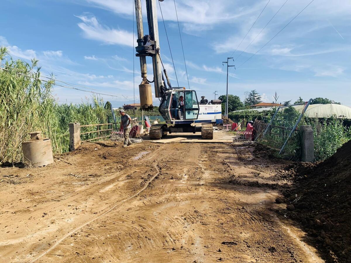 Demolizione e ricostruzione del ponte sul fosso Pane e Vino, a Campoverse: sopralluogo del Comune. - 
