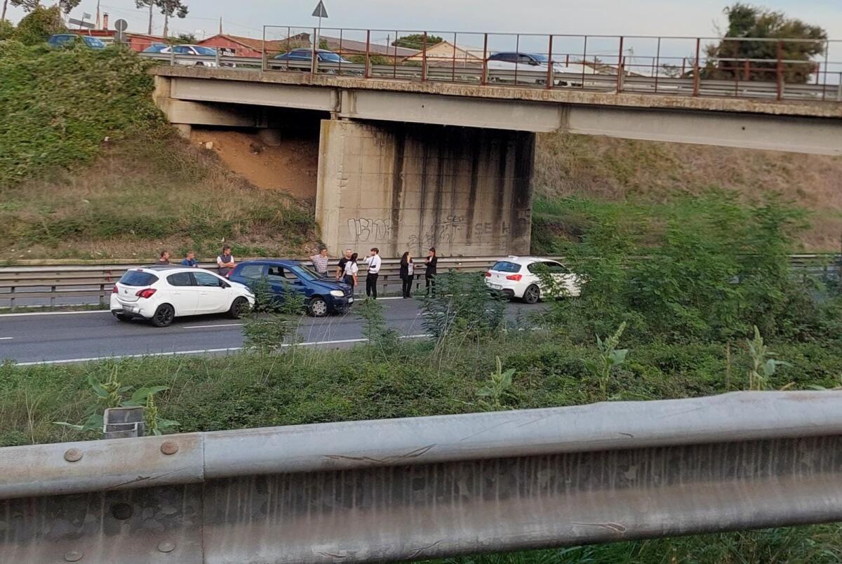 Tamponamento tra 4 mezzi sulla Pontina. Disagi al traffico. - 