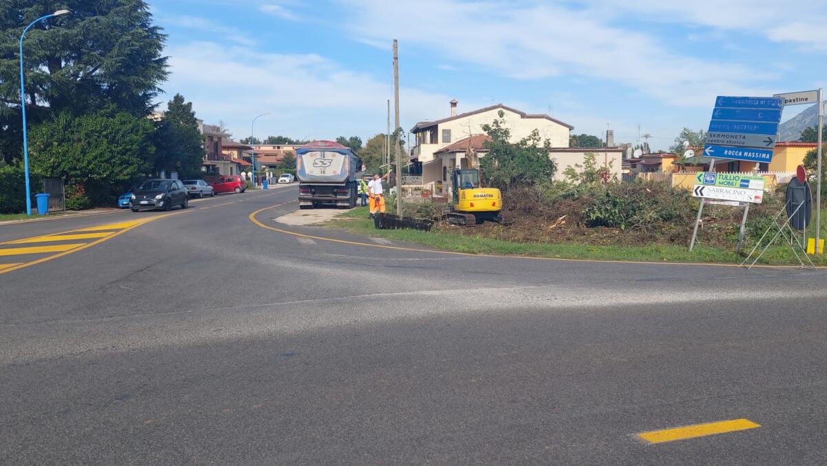 Sicurezza stradale, al via i lavori della rotatoria al bivio di Doganella, a Sermoneta. - 