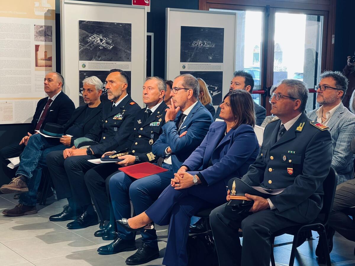 Cultura a Pomezia, donata al Museo cittadino l’opera “Torre” dell’artista Stefano Trappolini - 