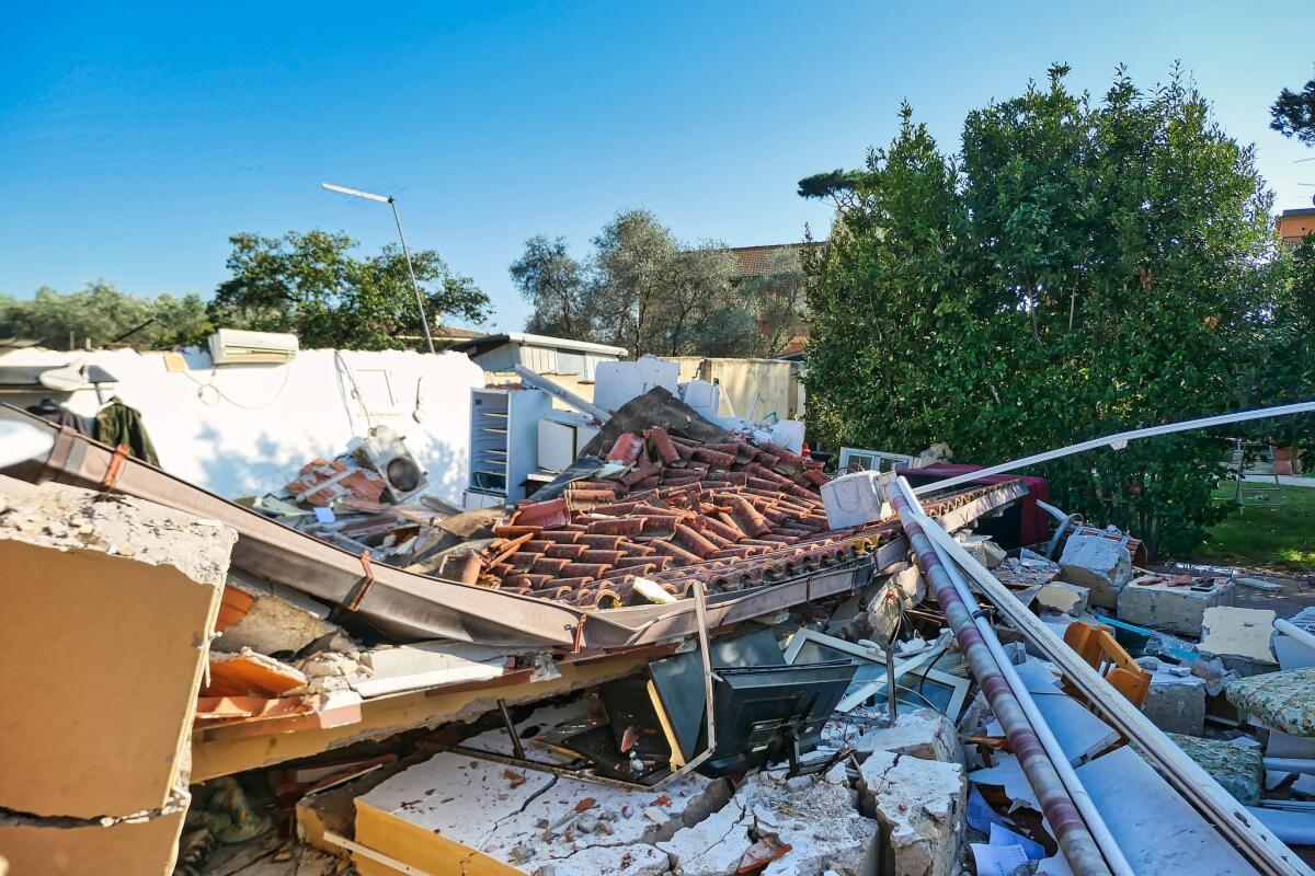 Crollo della villetta in via dei Faggi, ad Anzio: non ce l’ha fatta la 41enne estratta dalle macerie dai Vigili del Fuoco. - 