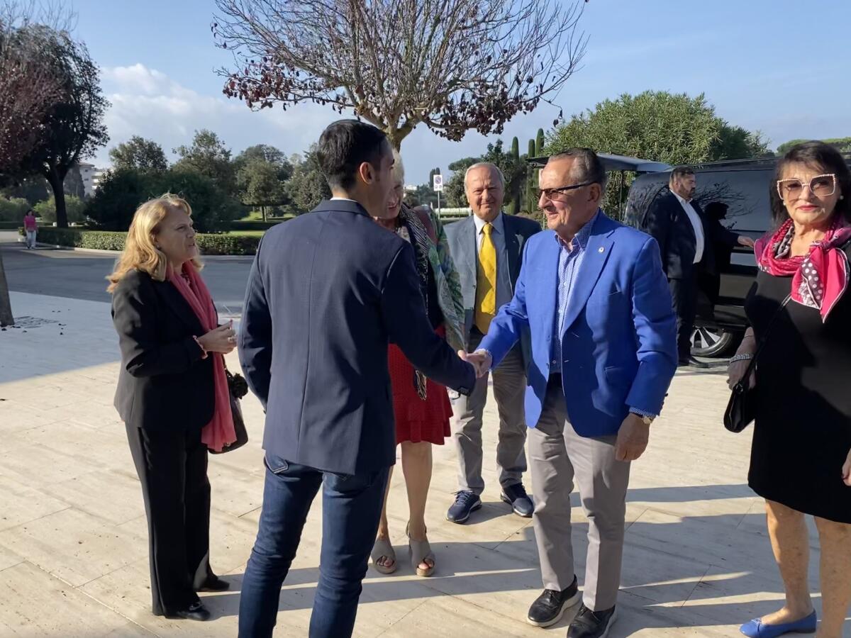 Il Giudice Frank Caprio, volto noto della Tv statunitense, in visita al cimitero americano di Nettuno. Il saluto del Comune. - 