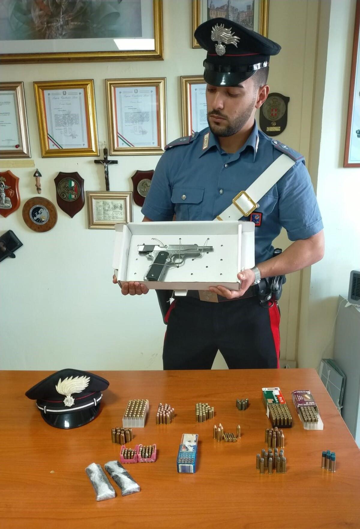 Ardea - I Carabinieri trovano una pistola rubata cinque anni fa - 