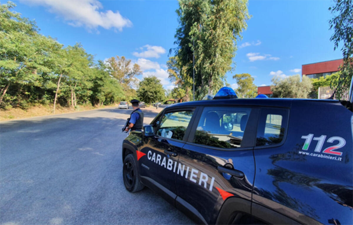 Spacca la vetrata di un ristorante di Anzio e tenta un furto, i Carabinieri lo arrestano in flagranza di reato. - 