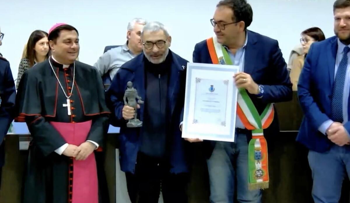 Aprilia conferisce la cittadinanza onoraria a Don Antonio: ”Avrei voluto fare il calciatore, lo sport è aggregazione” - 