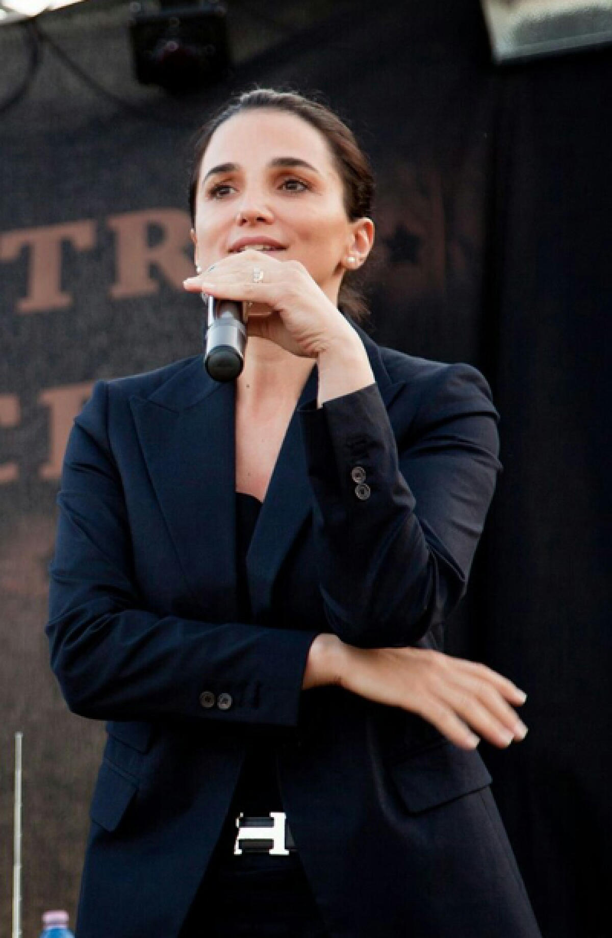 Voti comprati dal clan a Terracina: condannati a 6 anni e mezzo l'ex consigliera regionale Gina Cetrone, l'ex marito, quattro anni ad Armando Di Silvio  e 8 al figlio Gianluca - 