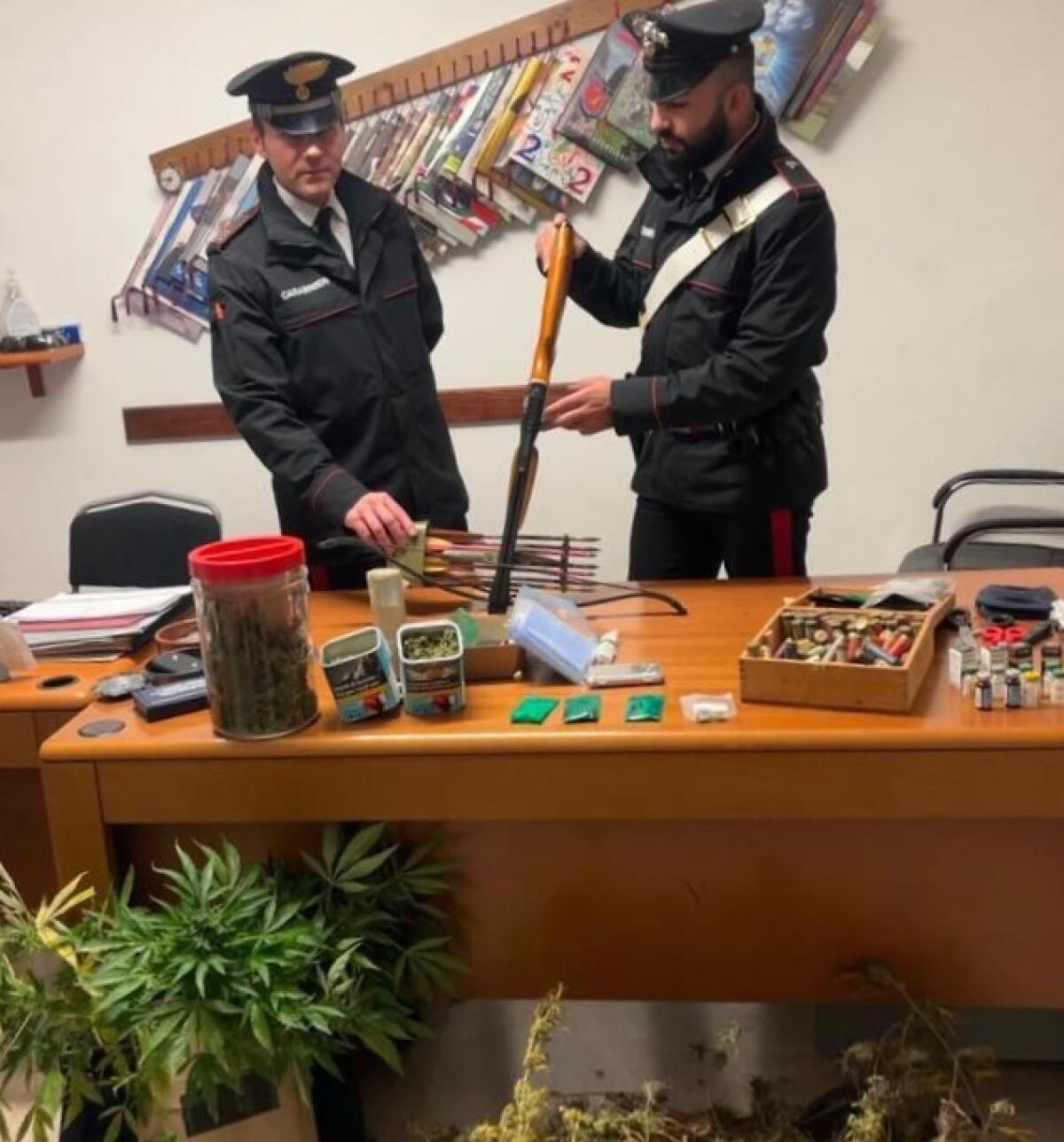 Marijuana, munizioni e anabolizzanti in casa. Arrestato un 42enne italiano - 