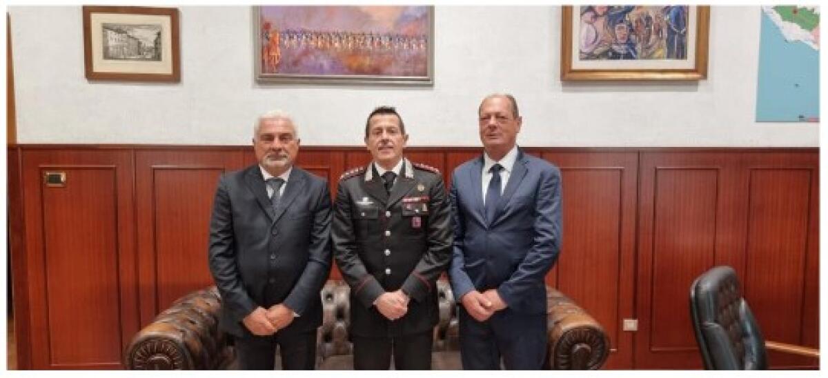 Il saluto del Comandante Provinciale dei Carabinieri di Latina, Colonnello Lorenzo D’Aloia ai Brigadieri Capo Qualifica Speciale Massimo Zaccarelli e Dario Olivieri - 