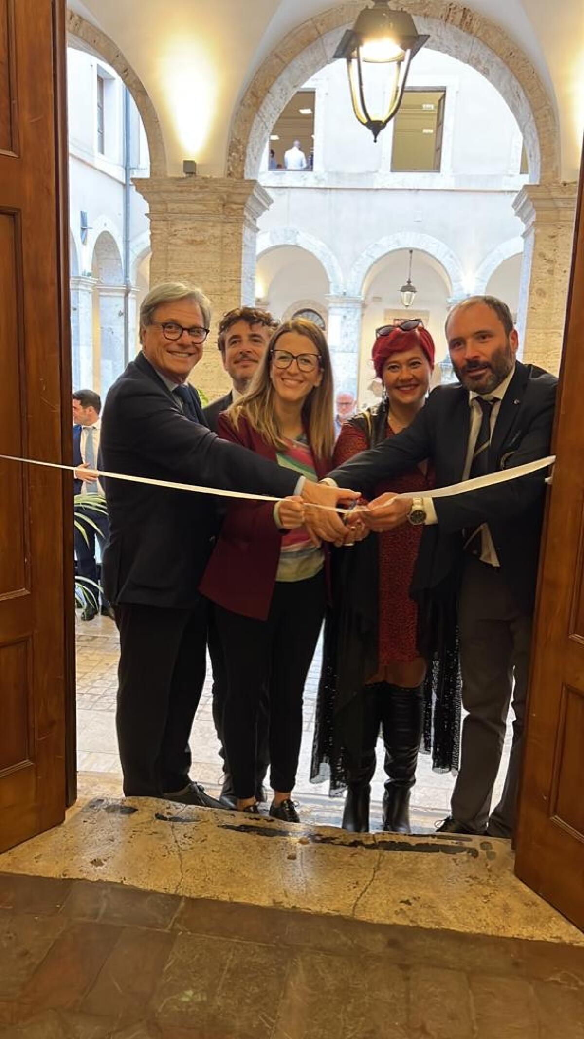 Cisterna - Grande successo di visitatori per I VINI A PALAZZO - 