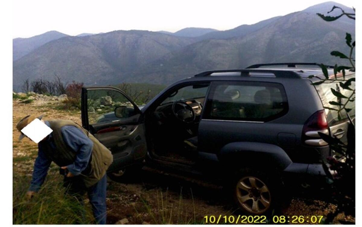 Bracconiere in area protetta e con mezzi vietati - 