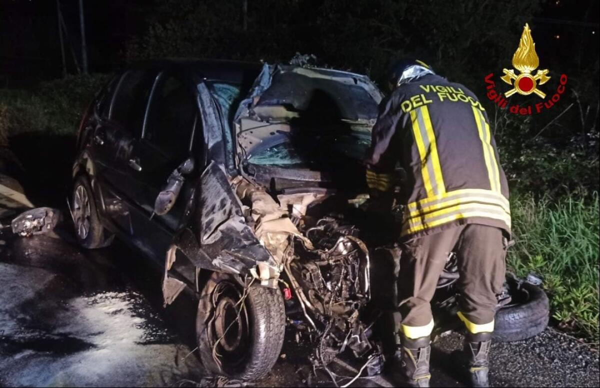 Incidente nella notte. Intervenuti i Vigili del Fuoco - 