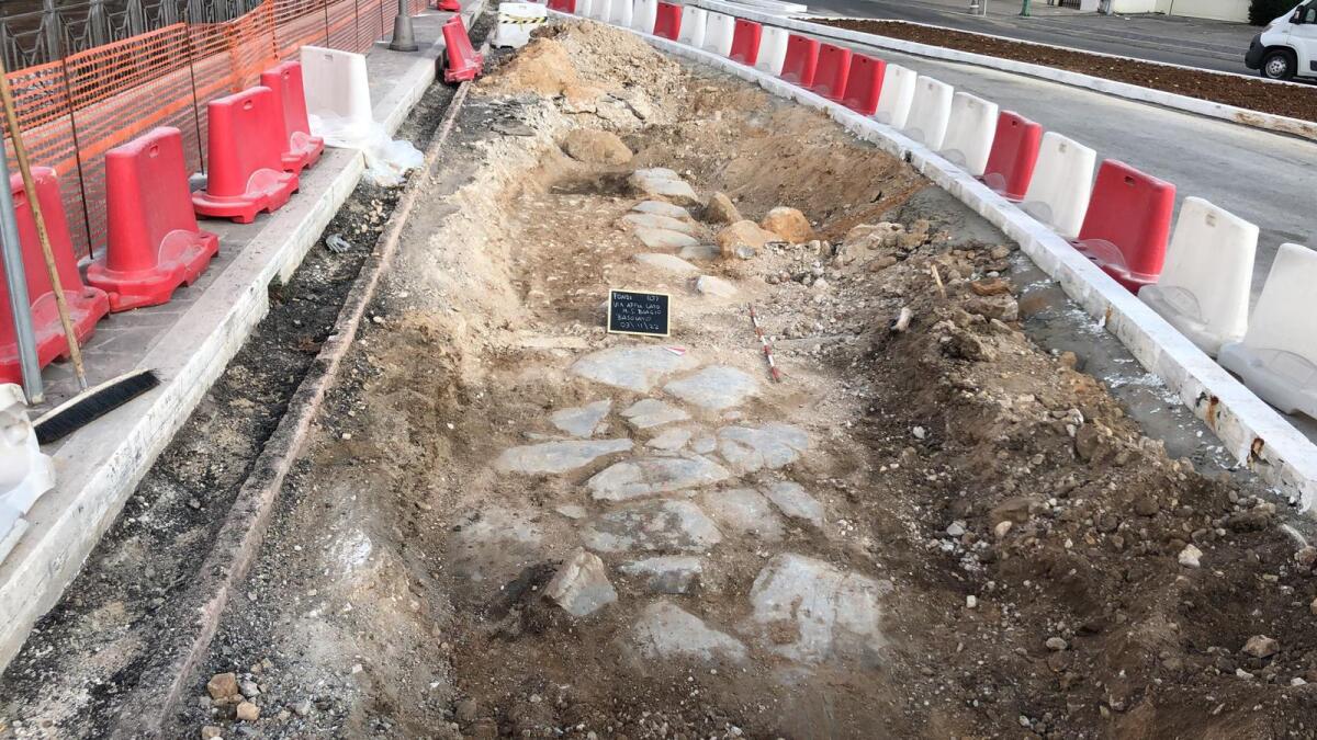 Riaffiora a Fondi, durante i lavori della rotatoria di Ponte Selce, un ampio tratto dell’Antica Appia. - 