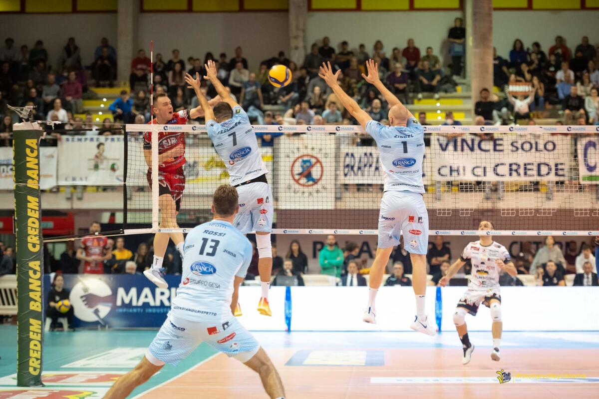 Pallavolo di Superlega: la capolista Perugia vince 3-1 contro la Top Volley Cisterna. - 