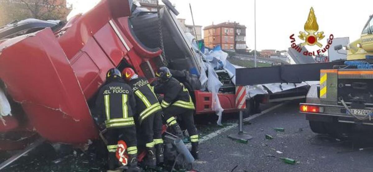 Mortale sul Raccordo Anulare, a Roma: ecco il nome dell’autotrasportatore di Aprilia deceduto sul colpo. - 