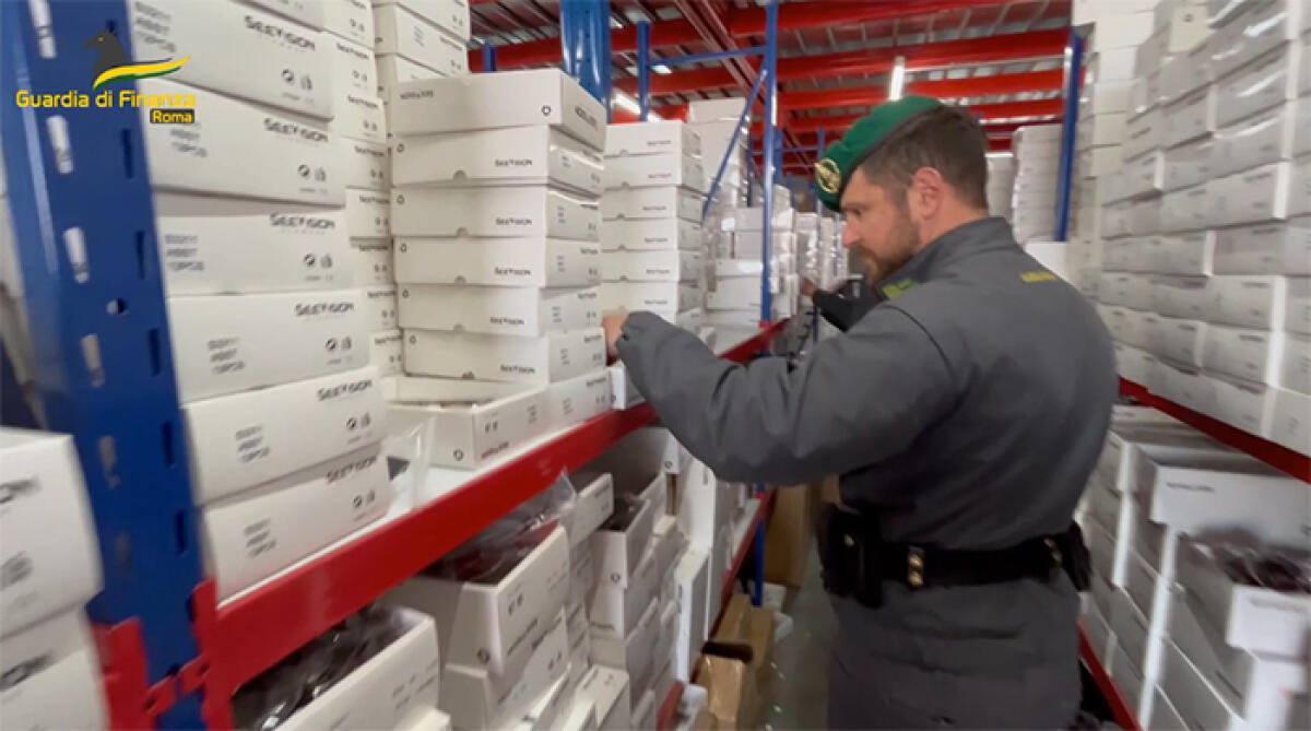 La Guardia di Finanza di Roma sequestra 19 milioni di articoli contraffatti e non sicuri. Denunciate 15 persone. VIDEO - 