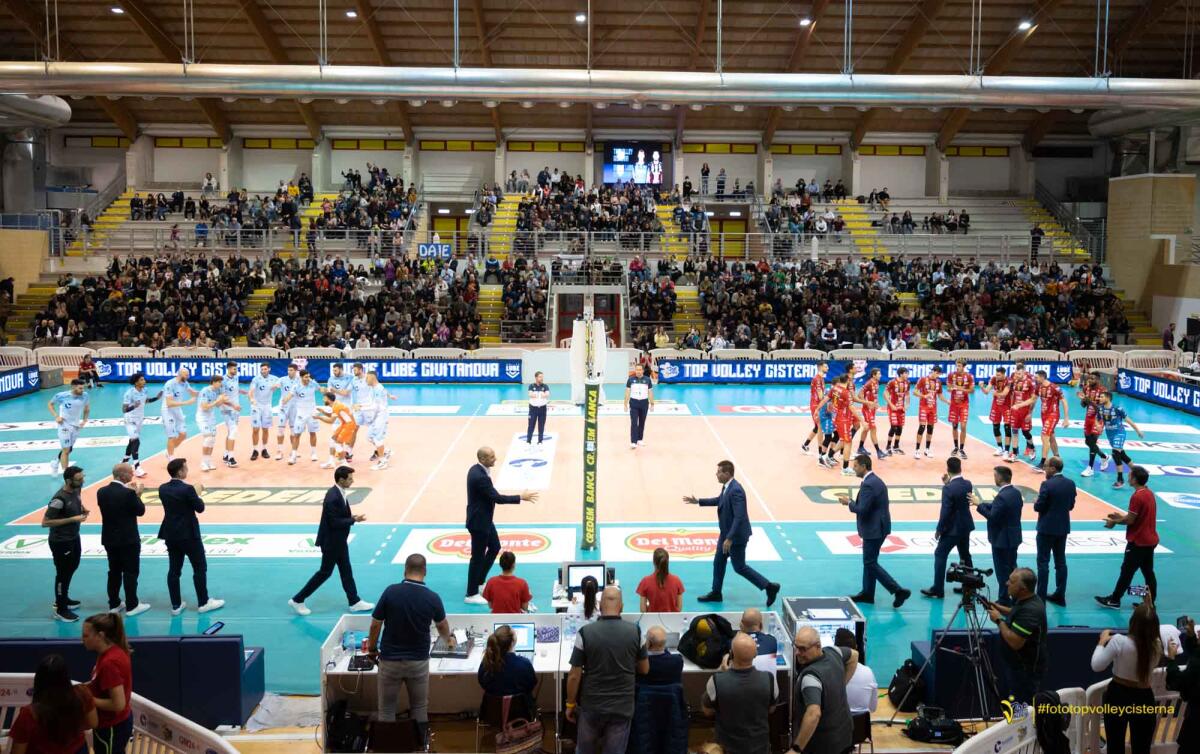 Pallavolo di Superlega: la Top Volley Cisterna vince 3-0 contro i campioni d'Italia della Lube Volley. - 
