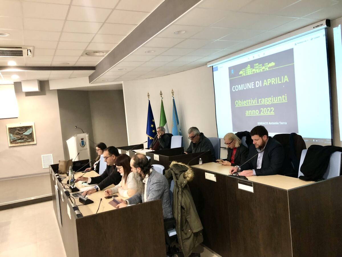 Aprilia - Moglie dell'assessore assunta in Progetto Ambiente, il sindaco: "Iter corretto". Sul caso c'è un esposto - 