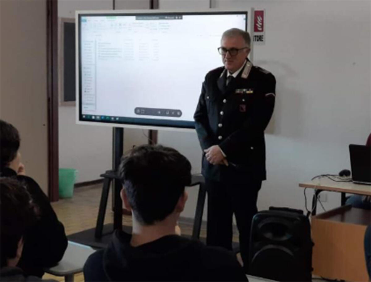 A Ponza si discute di legalità con l'Arma dei carabinieri - 