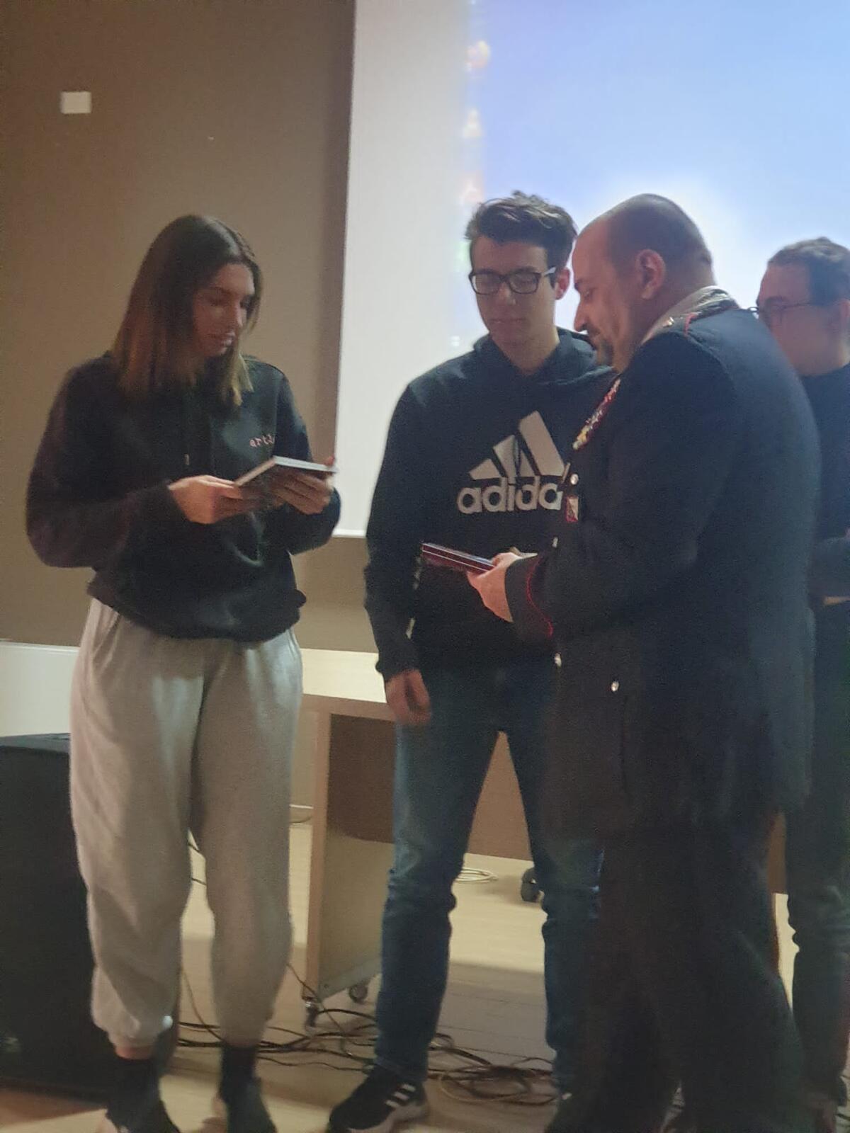 Legalità e ricordo di Carlo Alberto Dalla Chiesa: l'incontro dei Carabinieri con gli studenti del Rosselli - 