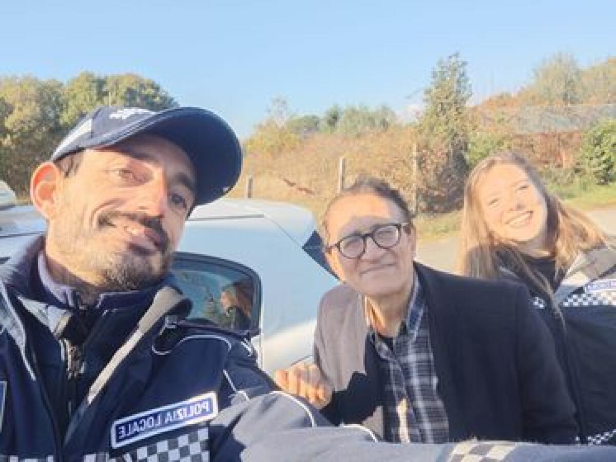 Camminava in strada con due pesanti borse. La Polizia Locale di Lanuvio lo accompagna a casa. - 