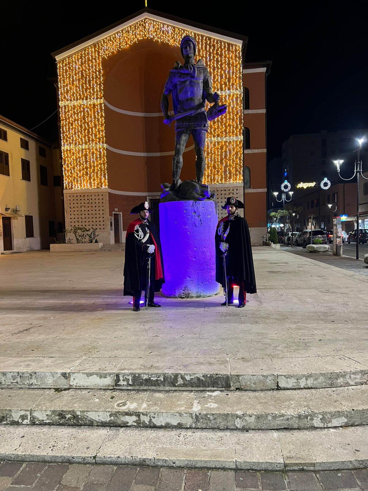 Carabinieri con mantello e sciabola impegnati in servizi di prossimità ad Aprilia, Cisterna, Bassiano e Sermoneta - 