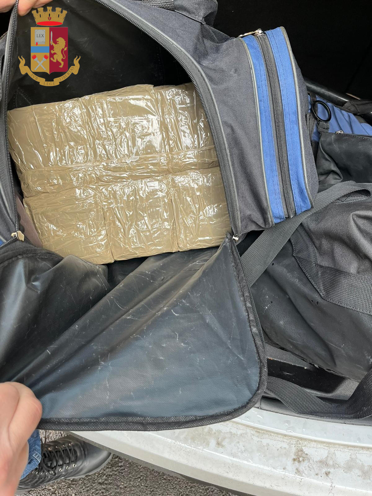 26 kg di hashish sequestrati dalla Polizia: arrestato un 27enne - 