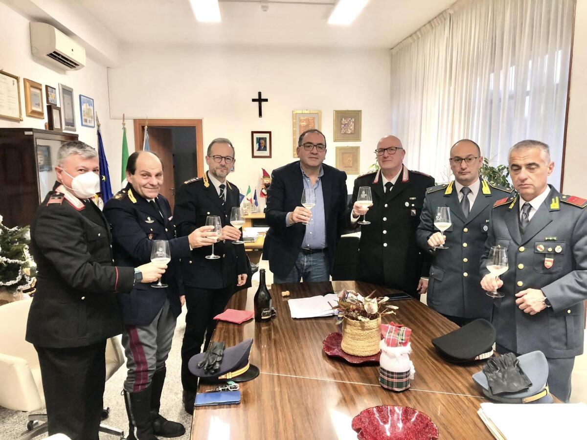 Auguri istituzionali in Comune ad Aprilia: il Sindaco Terra riceve i rappresentanti delle Forze Armate della Città. - 