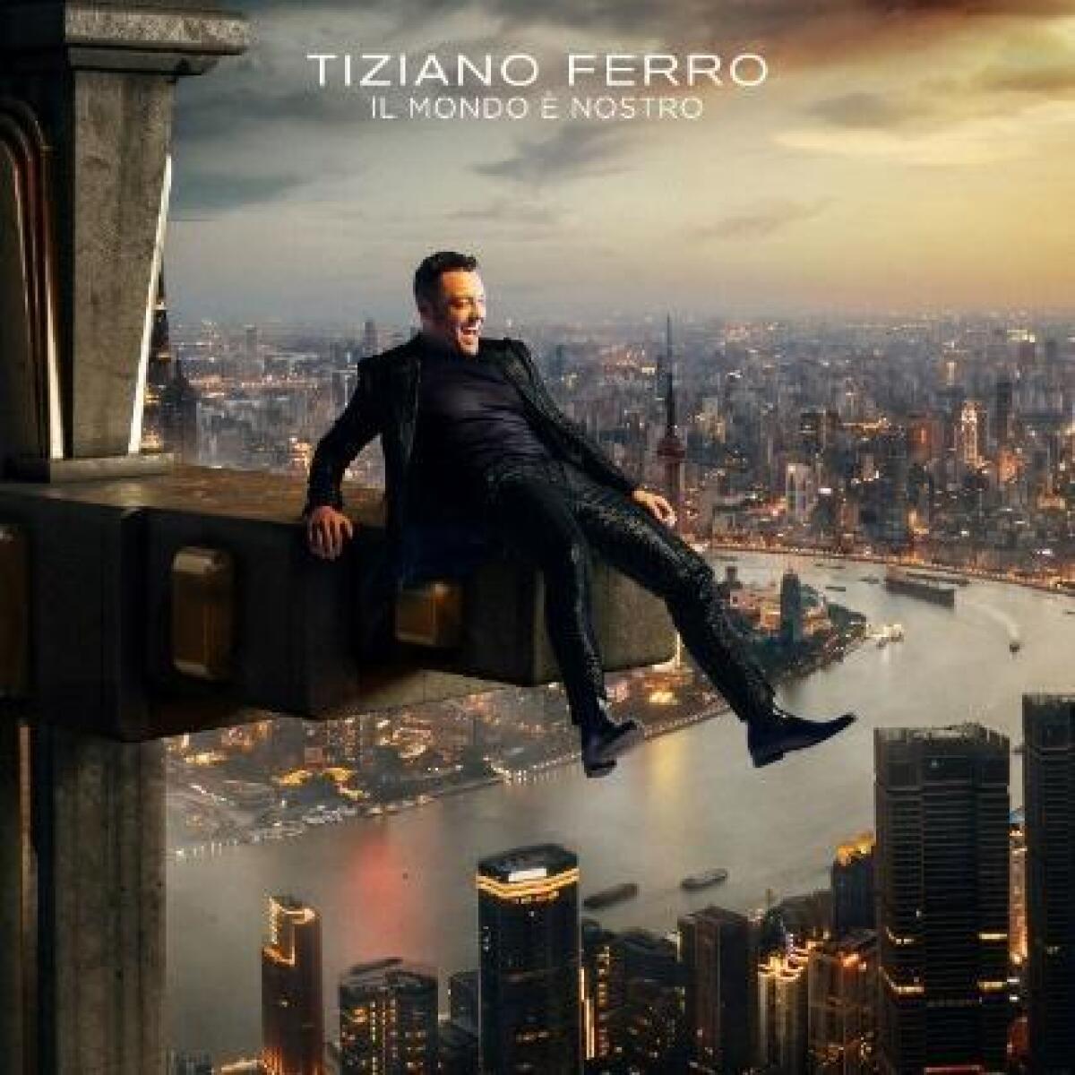 Auguri di Natale in compagnia di Tiziano Ferro: per noi in collegamento da Los Angeles - 