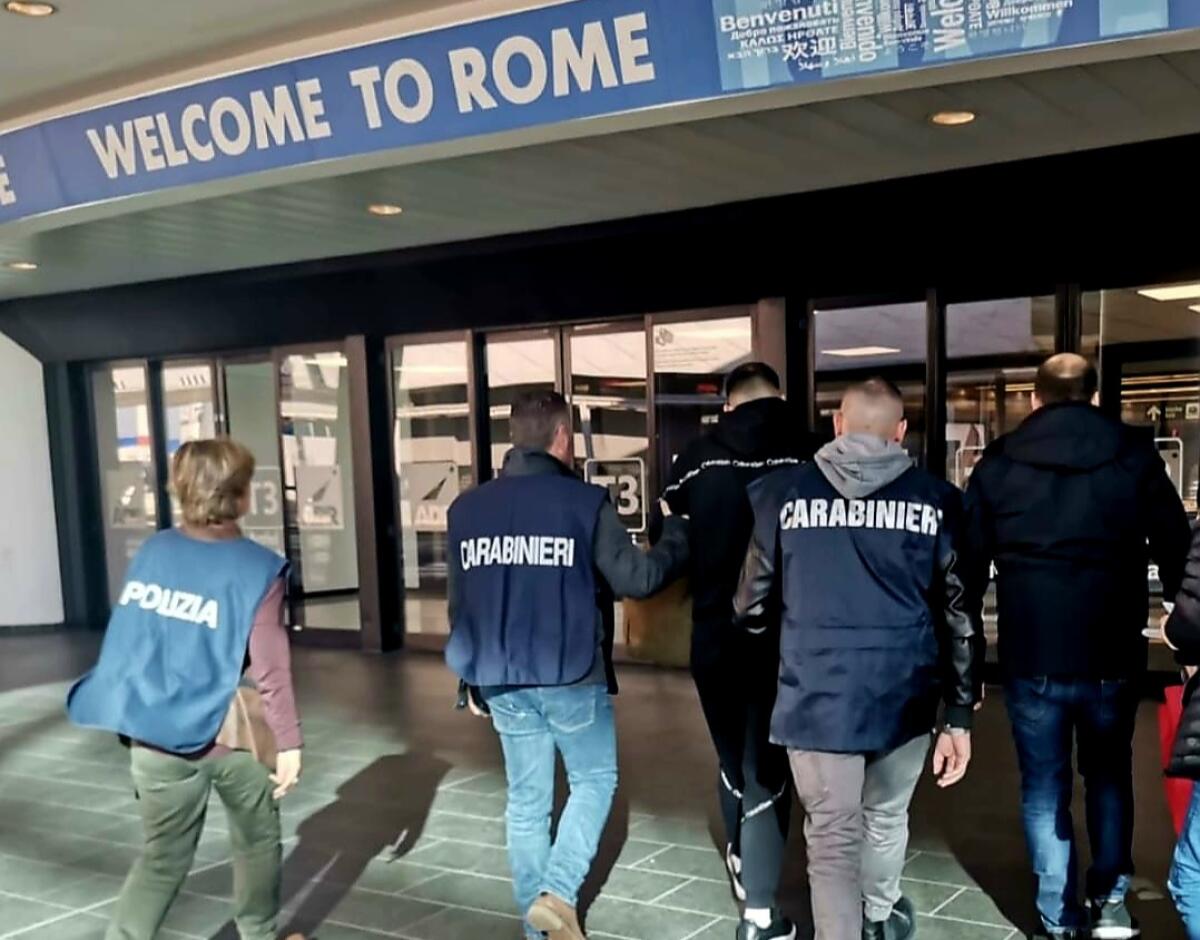 Spaccio, estradato noto latitante arrestato in un'operazione antidroga dei carabinieri di Frascati - 