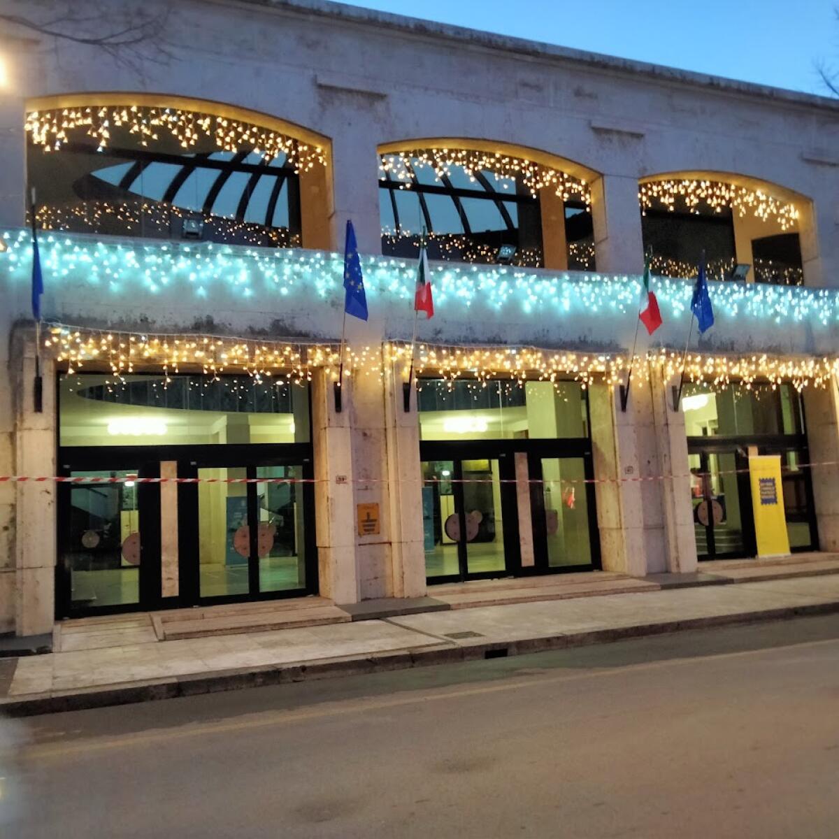 Sette anni di scuse per non riaprire il Teatro di Latina. La nota del senatore Calandrini - 