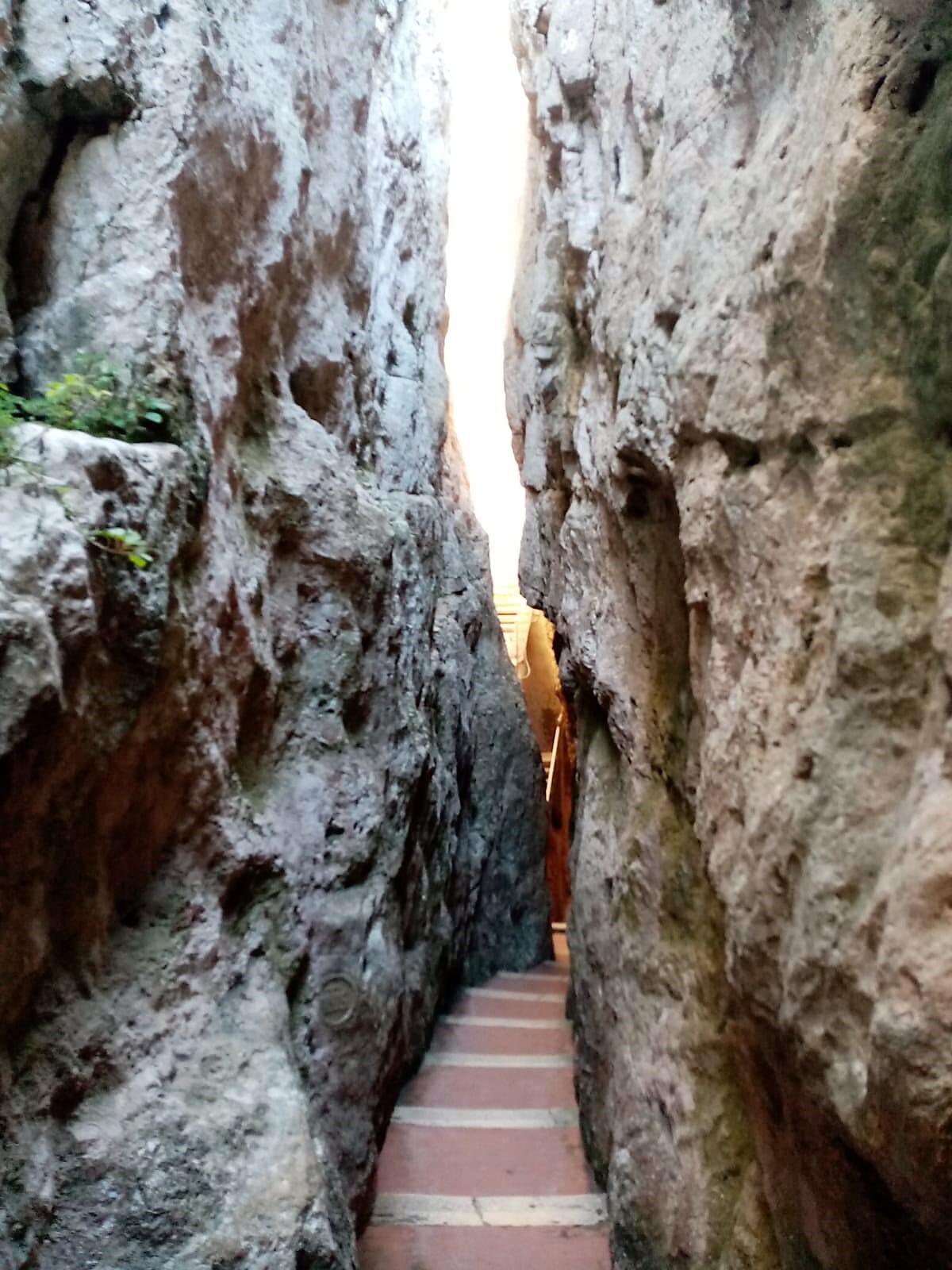 La Montagna Spaccata di Gaeta chiude 5 mesi per restauri. Il Santuario resterà aperto. - 