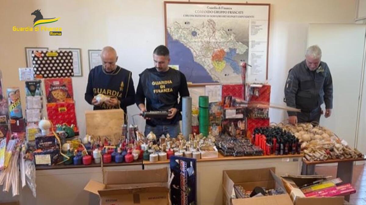Viaggiavano come "derrate alimentari": sequestrati più di 85 chili di botti illegali - 