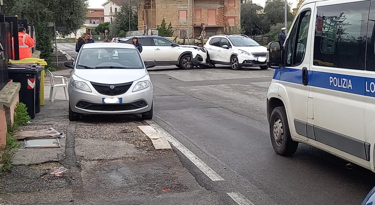 Aprilia - Incidente tra Via Toscanini e Via Inghilterra - 