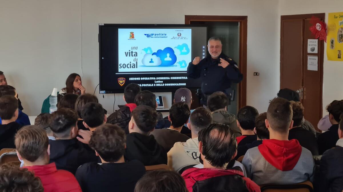 “Una Vita da Social”: la Polizia Postale di Latina e il Commissariato di Formia incontrano gli studenti. - 