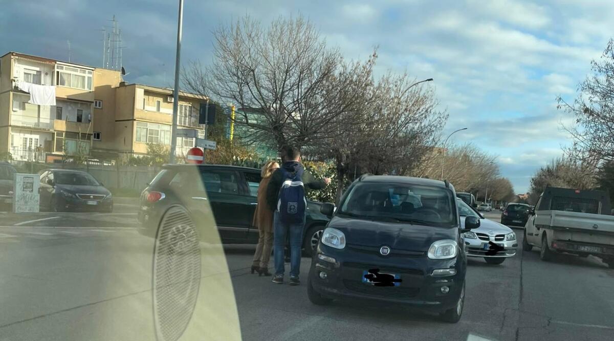 Aprilia, incidente tra via Aldo Moro e via Sabotino - 