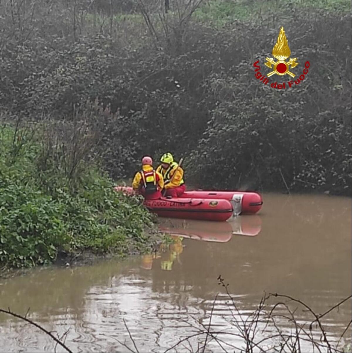 Cadavere riaffiora dalle acque del canale di Rio Martino, a Latina: indagano i Carabinieri. - 