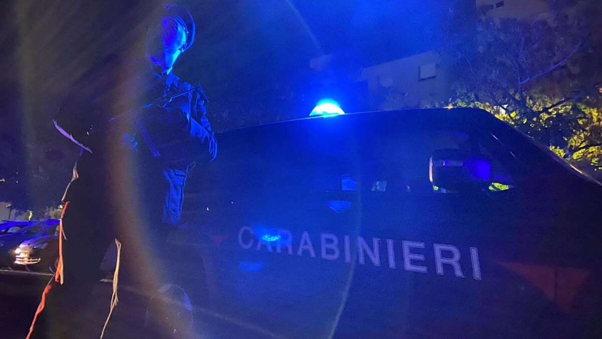 Colpo in villa ad Ariccia: anziana si trova di fronte due ladri che portano via soldi e gioielli - 