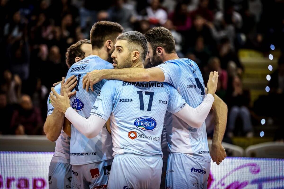Pallavolo di Superlega: la Top Volley Cisterna  al PalaEstra per vendicare la sconfitta della gara di andata. - 