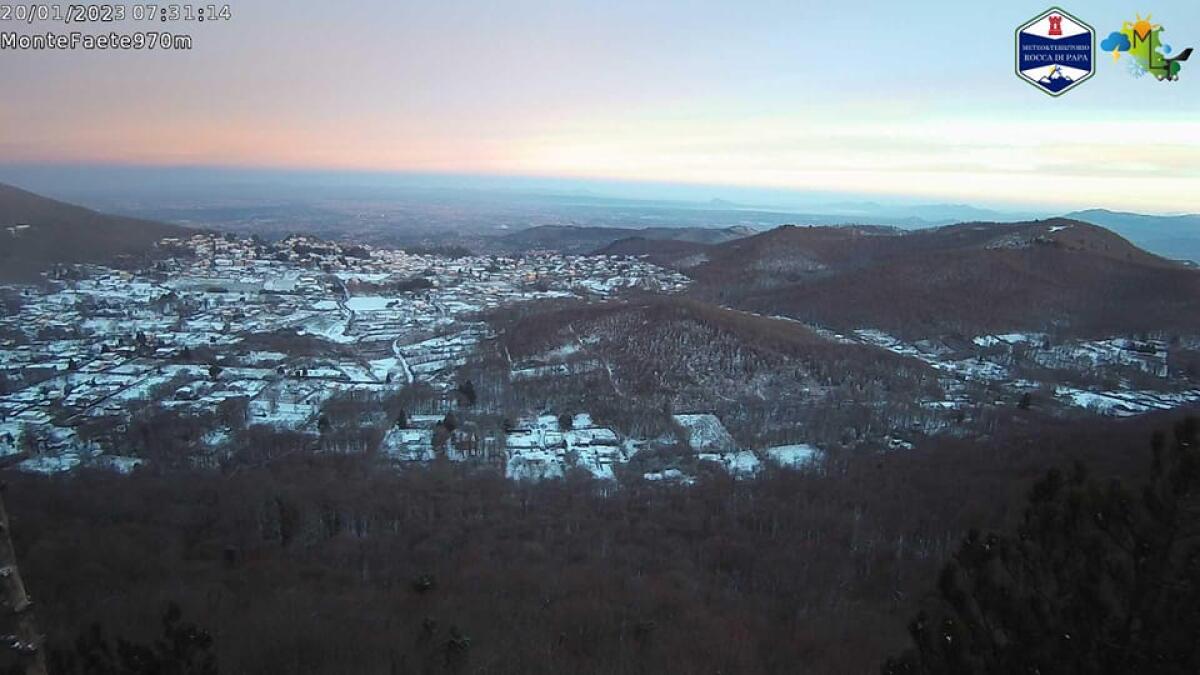 Prima imbiancata del 2023 ai Castelli Romani. E’ allerta neve anche per le prossime ore. - 