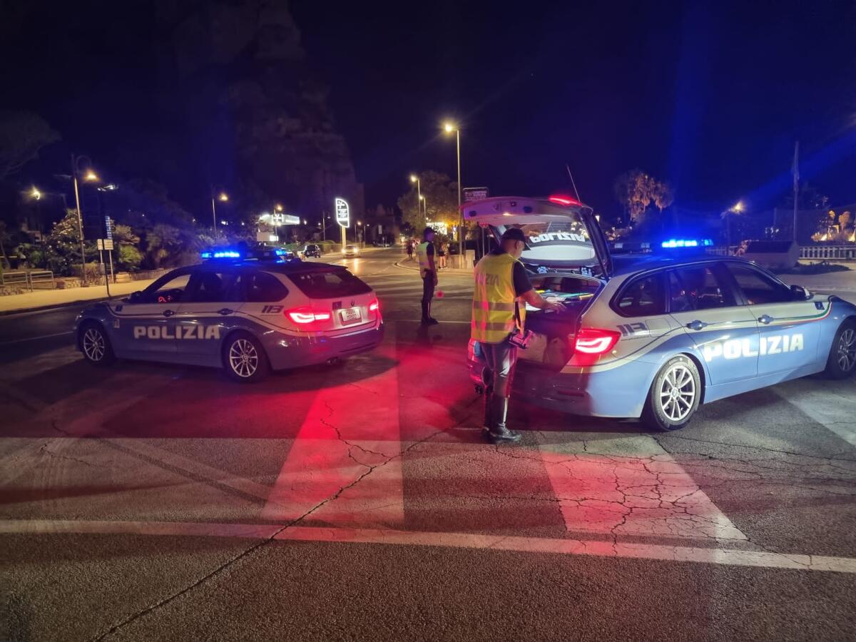 LATINA - Completamente ubriaco e senza patente, imbocca contromano la rotatoria e prende un’auto con a bordo mamma e figlio. - 