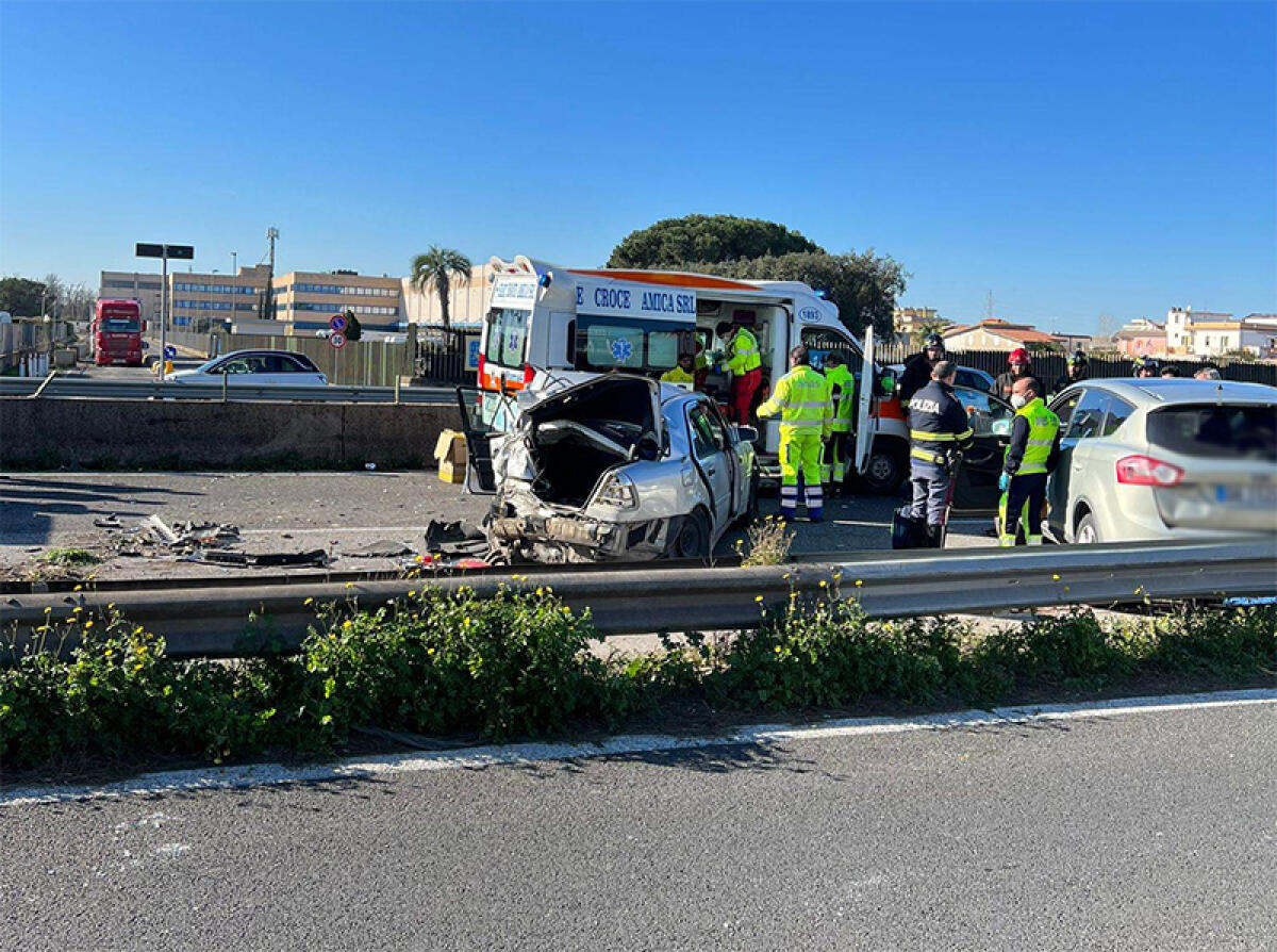 Gravissimo incidente sulla Pontina, ad Aprilia. Un ferito soccorso dall’eliambulanza. Strada riaperta al traffico. - 