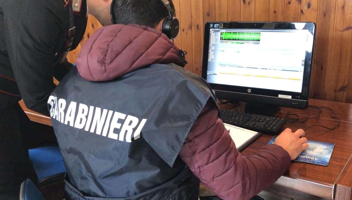 Frodi assicurative con falsi incidenti: i Carabinieri della Compagnia di Roma arrestano 4 persone; sospesi 4 medici. - 