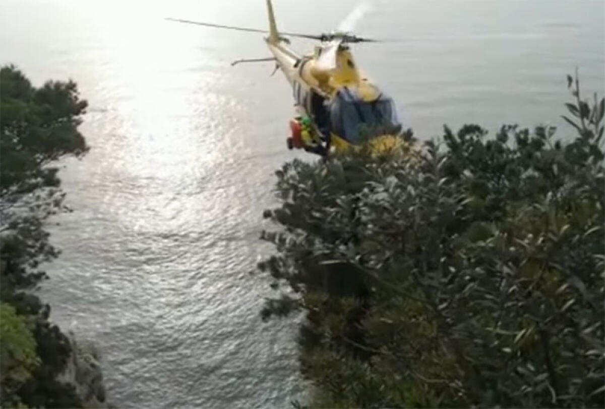 Giovane alpinista soccorsa alla Montagna Spaccata di Gaeta. - 
