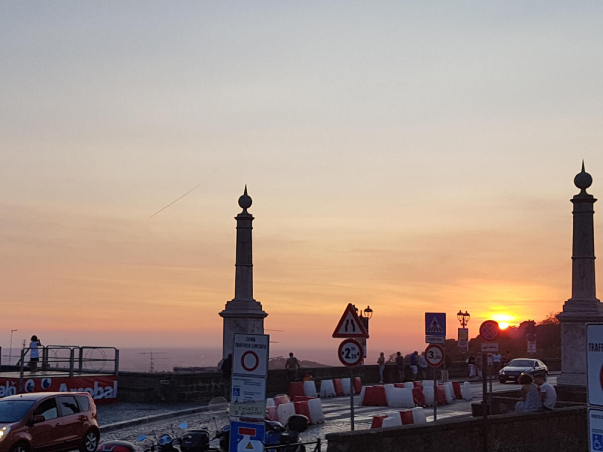 Ad Ariccia la Befana scende dal Campanile di San Nicola - 